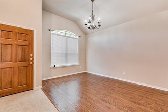 9704 Pasatiempo Dr in Austin, TX - Building Photo - Building Photo