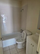 5613-5618 8th St Ct E in Bradenton, FL - Building Photo - Building Photo