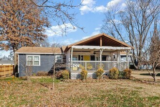 907 SE 5th St in Bentonville, AR - Building Photo - Building Photo