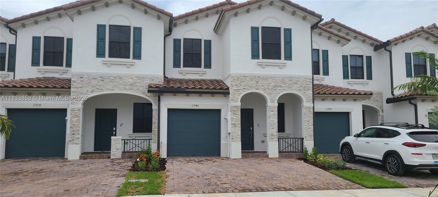 11940 SW 247th Ter in Homestead, FL - Building Photo