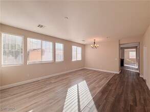 10733 Mentesana Ave in Las Vegas, NV - Building Photo - Building Photo