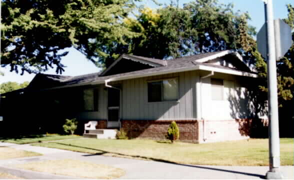 2040 Celeste Dr in Modesto, CA - Foto de edificio