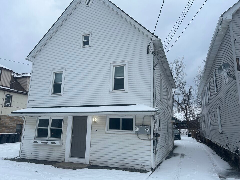 161 Sawyer Ave, Unit Upper in Depew, NY - Building Photo