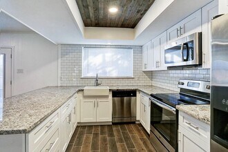 10458 Hammerly Blvd in Houston, TX - Building Photo - Building Photo