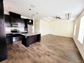 2001 Taft St, Unit 4 in Weslaco, TX - Building Photo - Building Photo