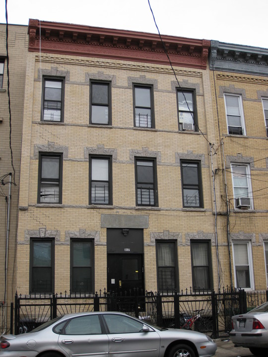 307 Stockholm St in Brooklyn, NY - Building Photo