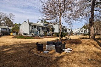 1011 Riverbend Club Dr SE in Atlanta, GA - Building Photo - Building Photo