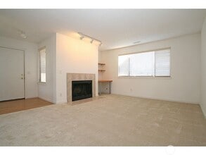 9922 NE 144th Ln in Kirkland, WA - Building Photo - Building Photo