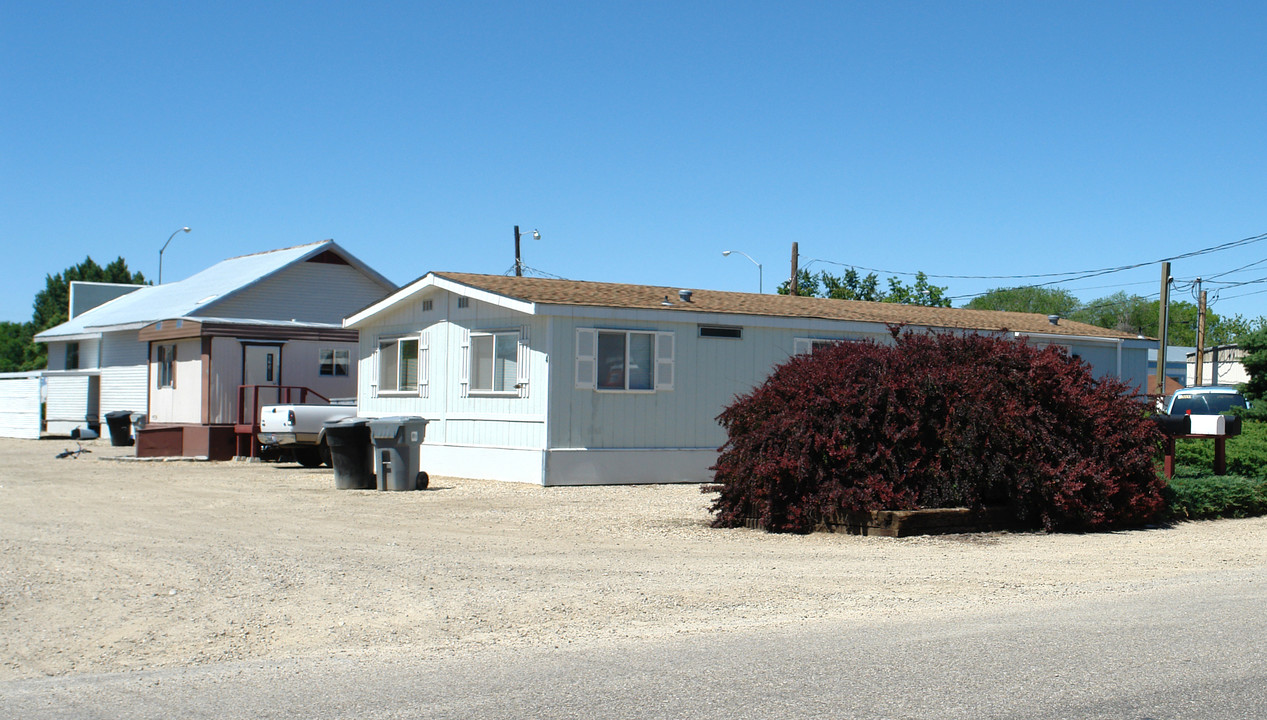 300-306 E 41st St in Garden City, ID - Building Photo