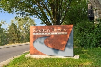 Riverton Terrace in Spokane, WA - Foto de edificio - Building Photo