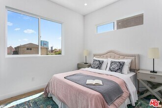 2533 Thurman Ave. in Los Angeles, CA - Building Photo - Building Photo