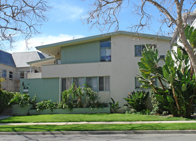 305 S Rexford Dr in Beverly Hills, CA - Building Photo - Building Photo