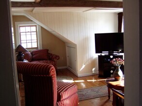 30 Golden Hill St, Unit loft in Newport, RI - Building Photo - Building Photo
