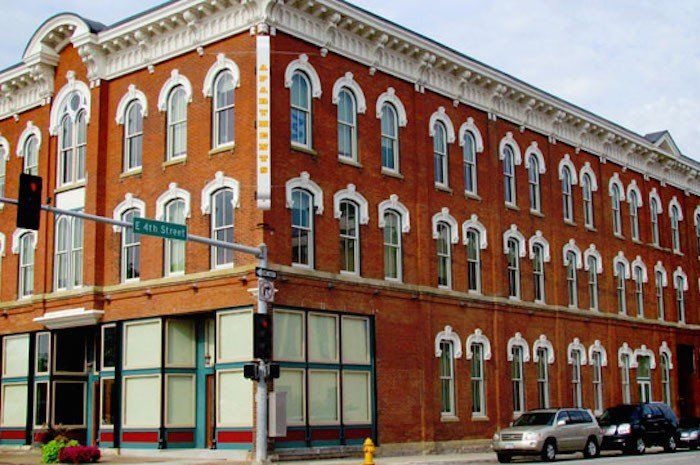 401 Brady St in Davenport, IA - Building Photo