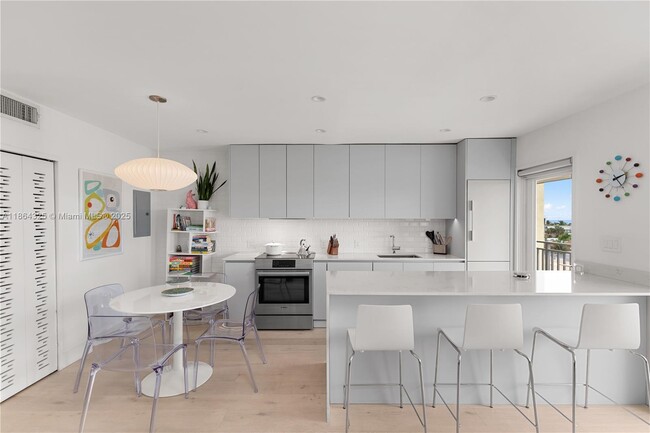 363 Washington Ave in Miami Beach, FL - Building Photo - Building Photo