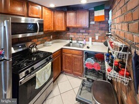 2125 Spring Garden St in Philadelphia, PA - Building Photo