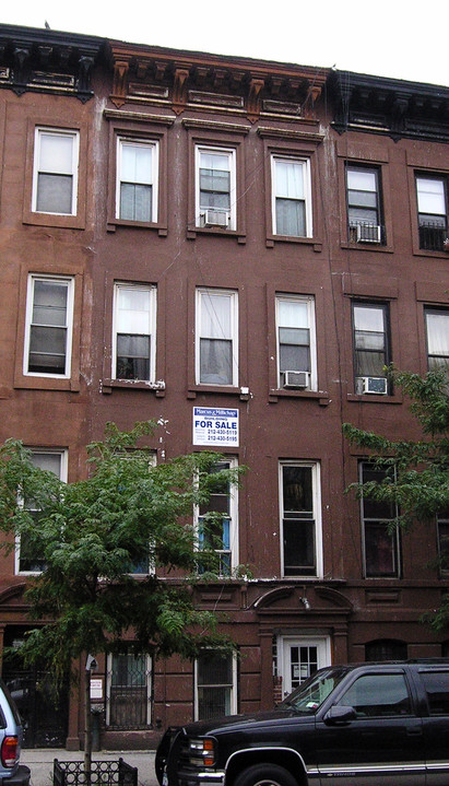 323 E 116th St in New York, NY - Building Photo