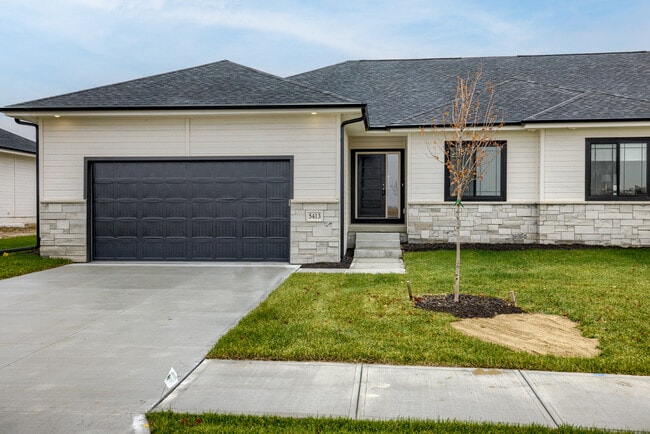 20939 Ellison Ave in Elkhorn, NE - Building Photo - Building Photo