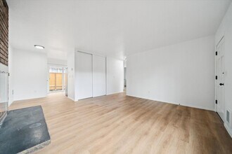 5143-5145-5145 SE Knight St in Portland, OR - Building Photo - Building Photo