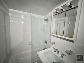 E 16 ST in New York, NY - Building Photo - Building Photo