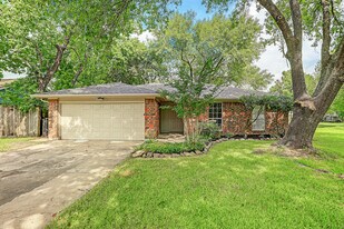 6407 Crestside Dr in Pasadena, TX - Building Photo