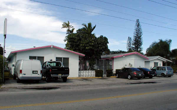 1723 Johnson St in Hollywood, FL - Building Photo