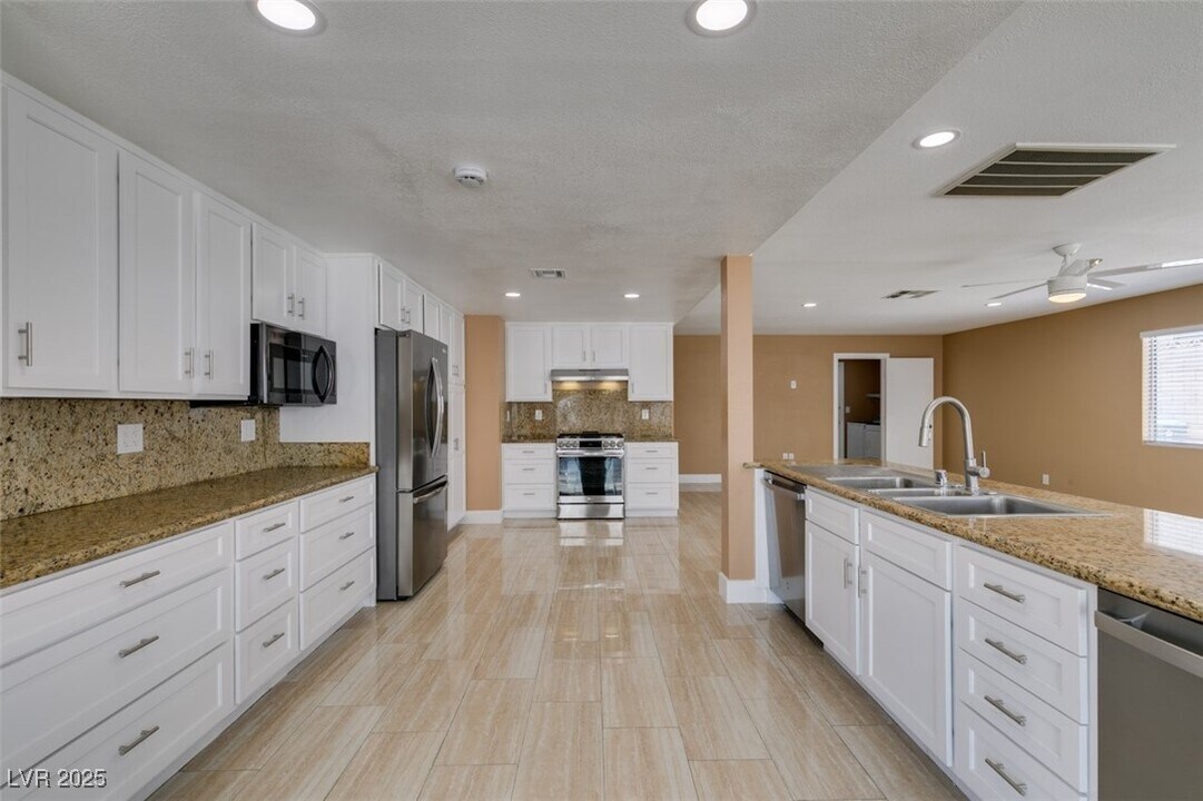3966 Green Leaf Dr in Las Vegas, NV - Building Photo