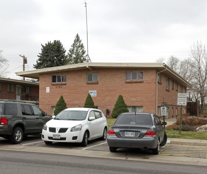 5765 S Bannock St in Littleton, CO - Foto de edificio