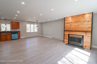 1543 Coolbaugh Rd in Gouldsboro, PA - Building Photo - Building Photo