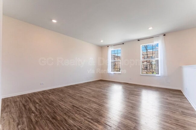 596 Cimmaron Cir in Crystal Lake, IL - Building Photo - Building Photo