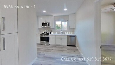 5964 Baja Dr in San Diego, CA - Foto de edificio - Building Photo