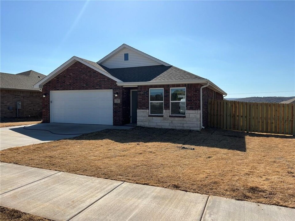 271 Keaton St in Prairie Grove, AR - Building Photo