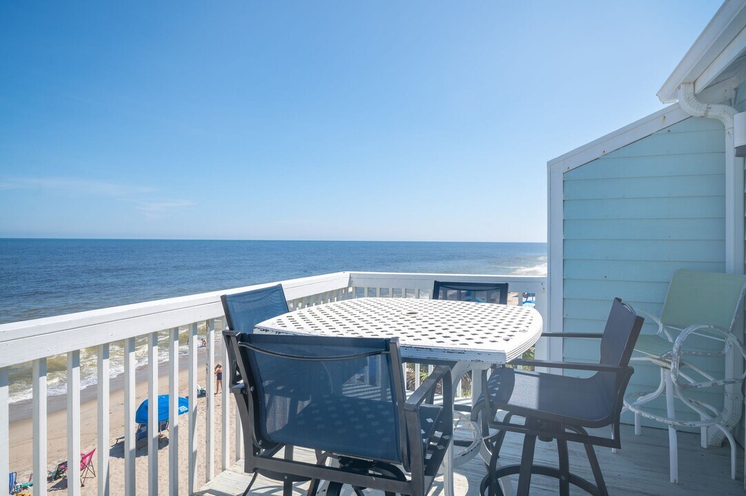 2005 Surfrider Ct in Kure Beach, NC - Building Photo