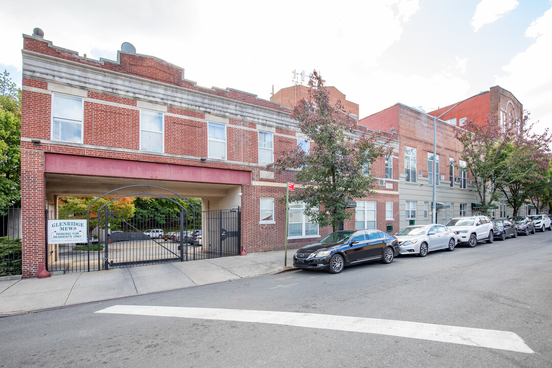 Glenridge Mews in Ridgewood, NY - Foto de edificio