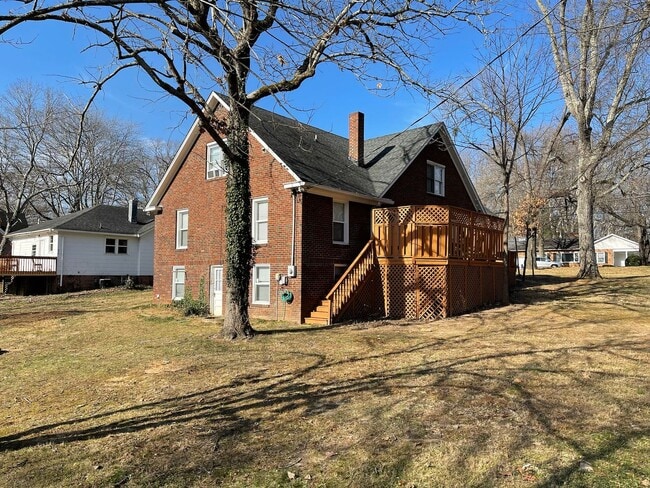 1404 Polo Rd in Winston-Salem, NC - Building Photo - Building Photo