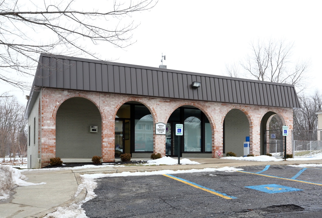 Royal Mall Apartments & Townhomes in Niles, OH - Building Photo
