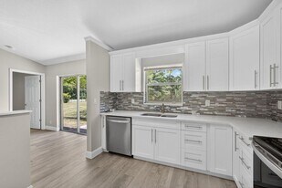 16971 Mayfair Dr E in The Acreage, FL - Building Photo