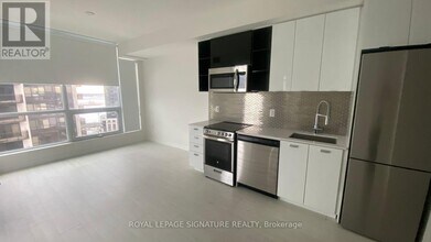 10 De Boers Dr in Toronto, ON - Building Photo - Building Photo