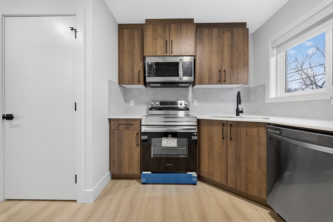 8821-88122 122 Ave NW in Edmonton, AB - Building Photo - Building Photo