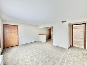 1320 N Randall Ave in Janesville, WI - Building Photo - Building Photo