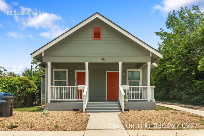 property at 931 W Rosewood Ave