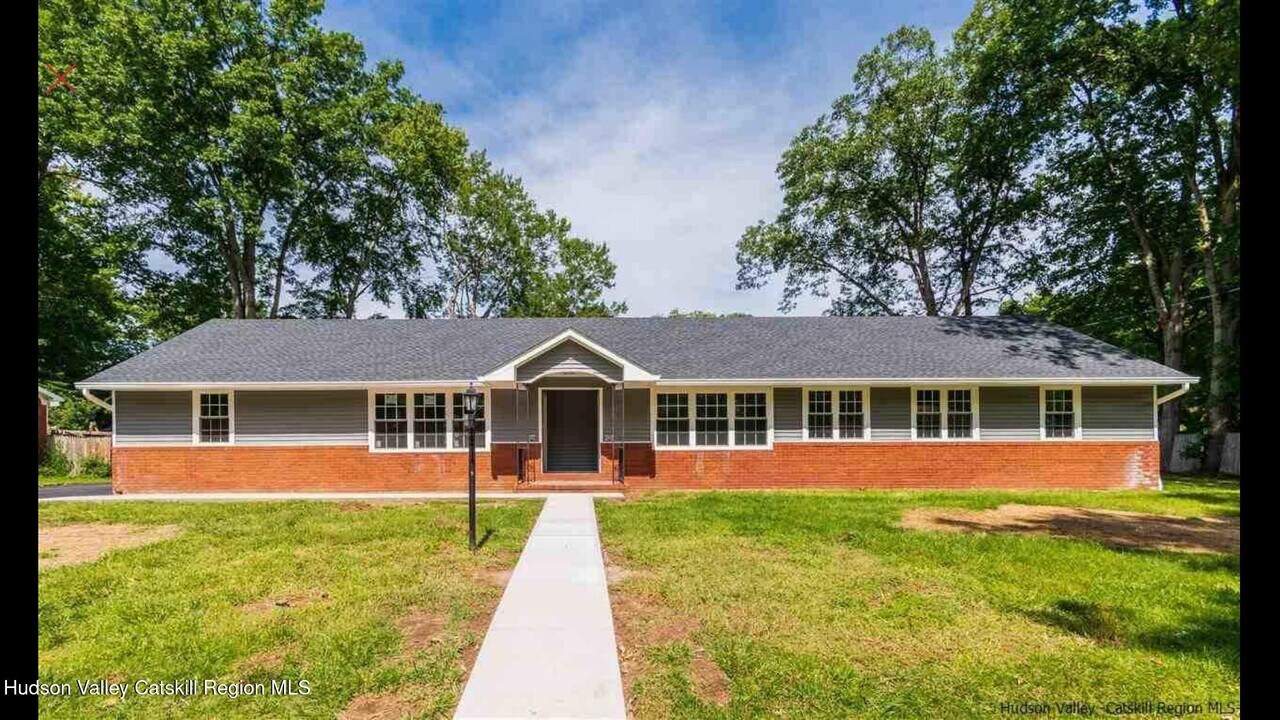 33 Mary Ave in Lake Katrine, NY - Building Photo