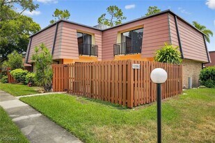 12350 Woodrose Ct in Ft. Myers, FL - Building Photo