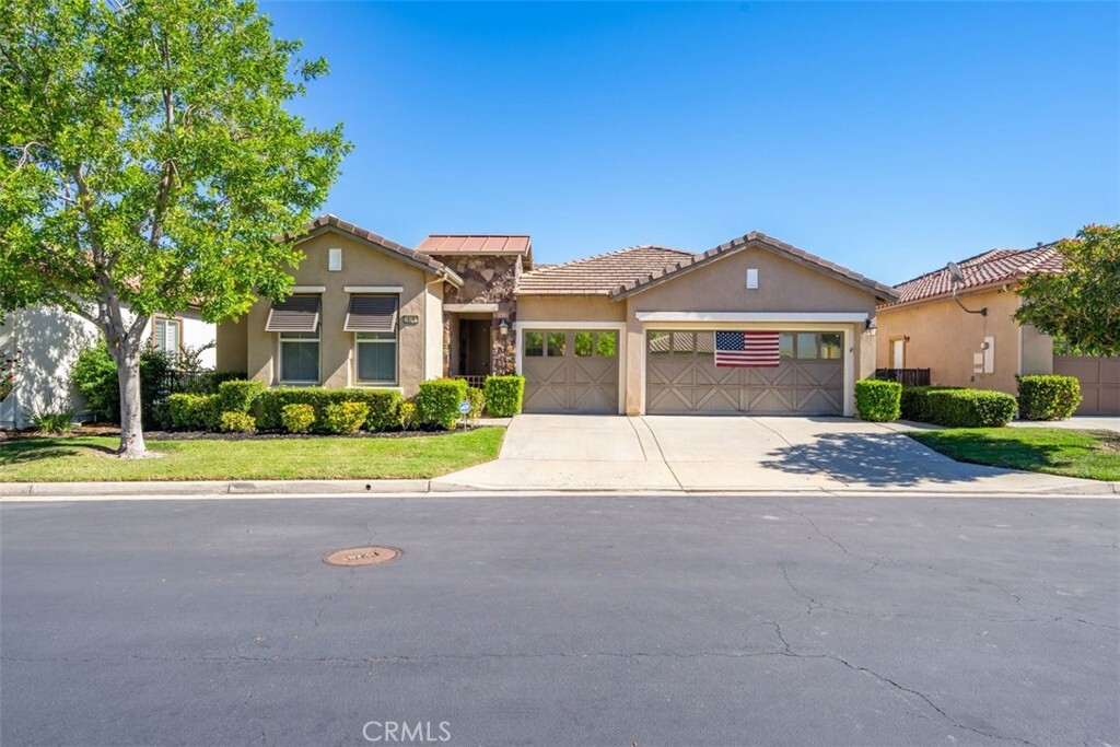 24268 Owl Ct in Corona, CA - Foto de edificio