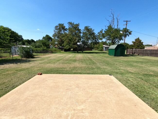 415 W Guthrie St in Cashion, OK - Building Photo - Building Photo