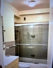 77 W 55th St in New York, NY - Foto de edificio - Building Photo