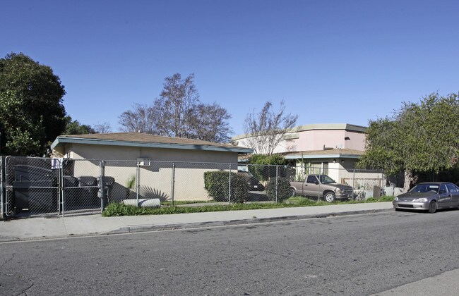 648 Waverly Pl in Escondido, CA - Foto de edificio - Building Photo