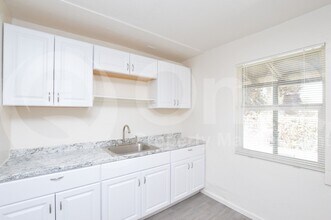 7040 Grand Ave in Glendale, AZ - Building Photo - Building Photo