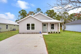 964 W 9th St in St. Augustine, FL - Building Photo