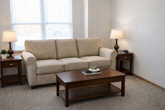 SUNDANCE MARSHALLTOWN APARTMENTS in Marshalltown, IA - Foto de edificio - Building Photo